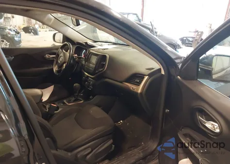 2016 Jeep Cherokee Latitude из США, поврежденный, VIN 1C4PJMCS5GW308983